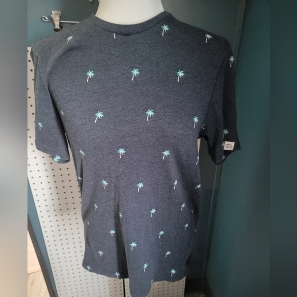 Free Planet size small Tee‎ shirt Palm Tree
